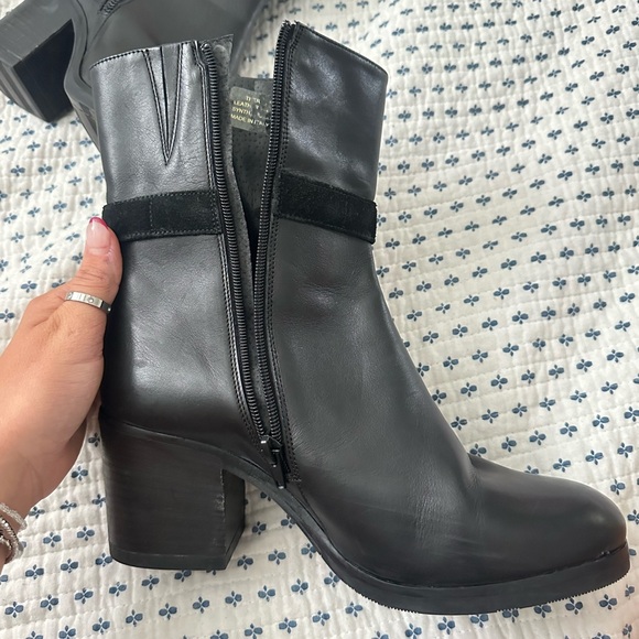 coach And four boots - Picture 6 of 8